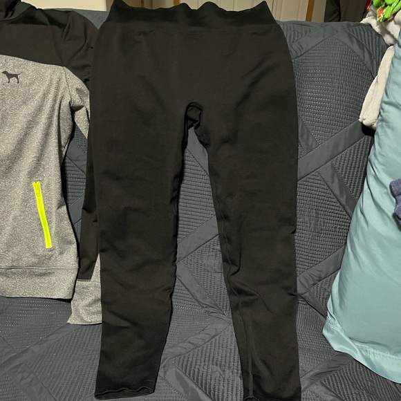 EUC CUTE VS PINK SET SIZE MEDIUM - Picture 3 of 7